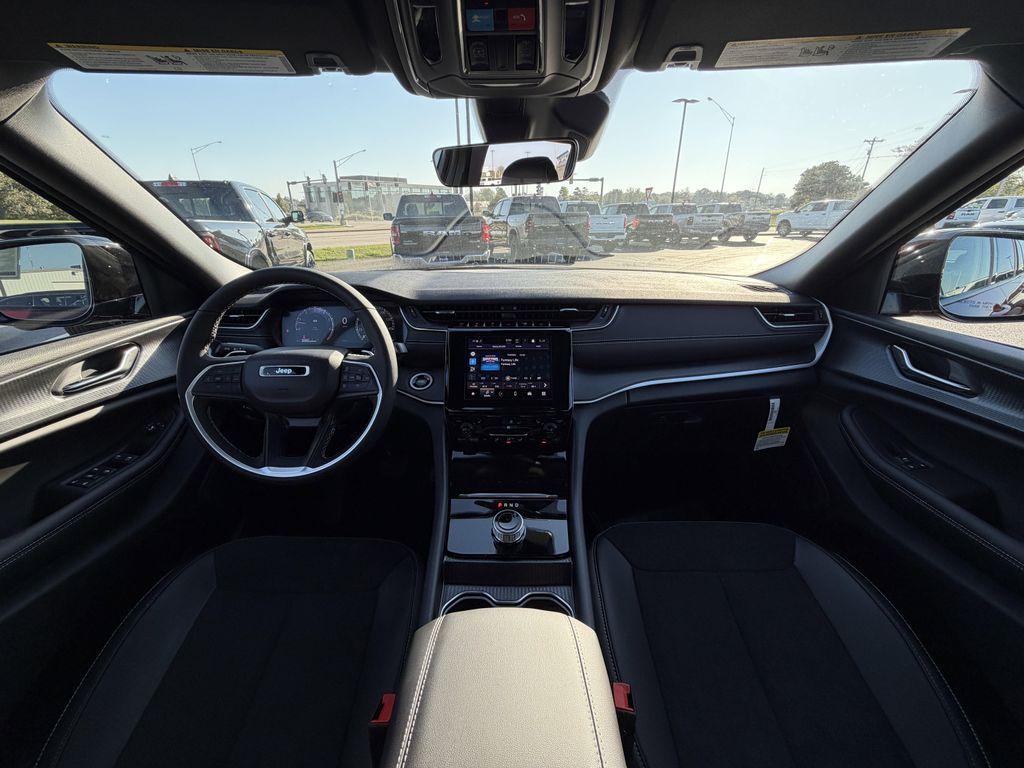 new 2025 Jeep Grand Cherokee L car, priced at $43,568