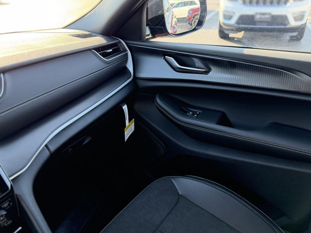 new 2025 Jeep Grand Cherokee L car, priced at $43,568