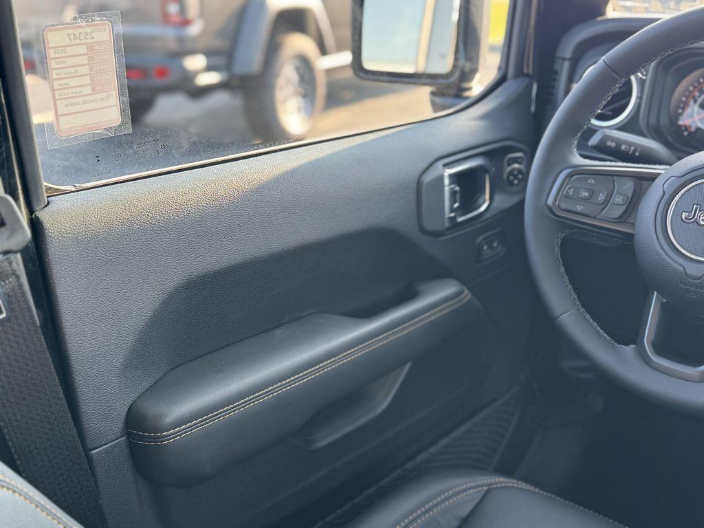 new 2025 Jeep Gladiator car, priced at $45,305