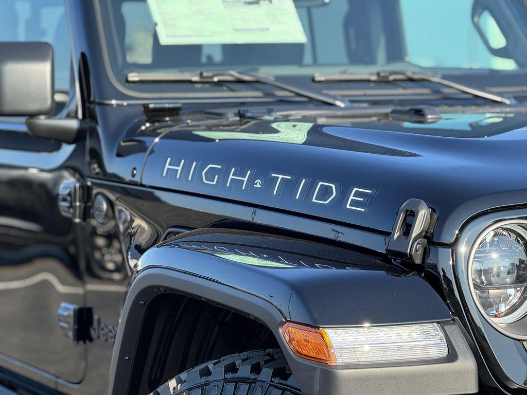 new 2025 Jeep Gladiator car, priced at $45,305