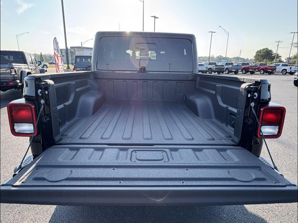 new 2025 Jeep Gladiator car, priced at $45,305