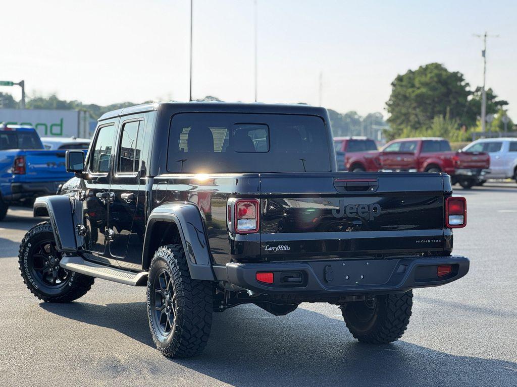 new 2025 Jeep Gladiator car, priced at $45,305
