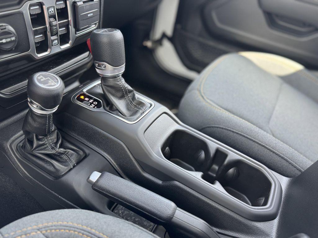 new 2025 Jeep Gladiator car, priced at $38,556
