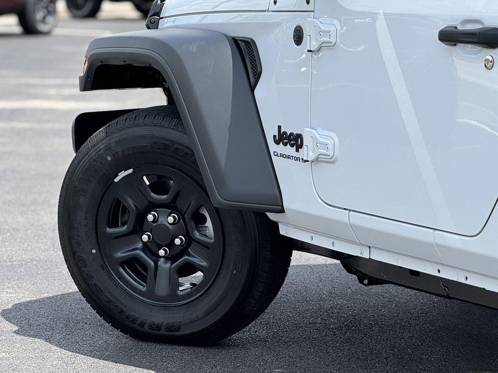 new 2025 Jeep Gladiator car, priced at $38,556