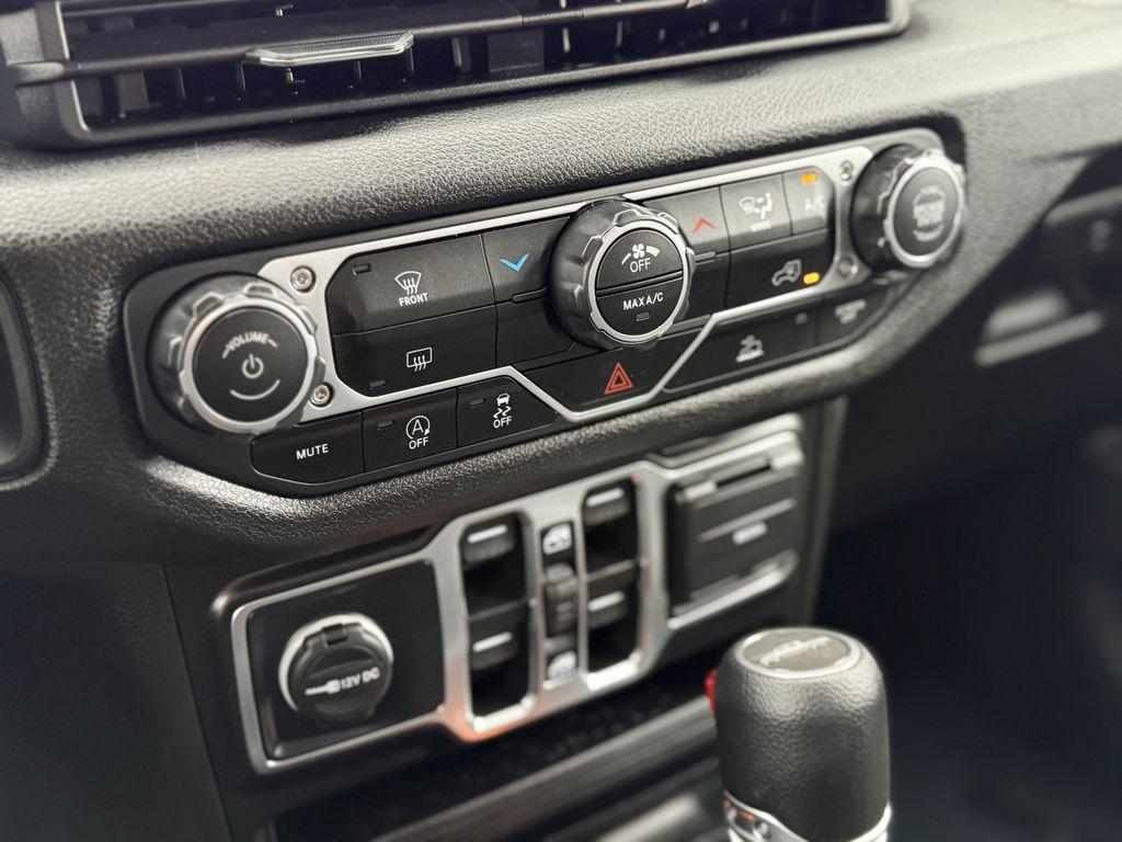 used 2025 Jeep Gladiator car, priced at $39,983