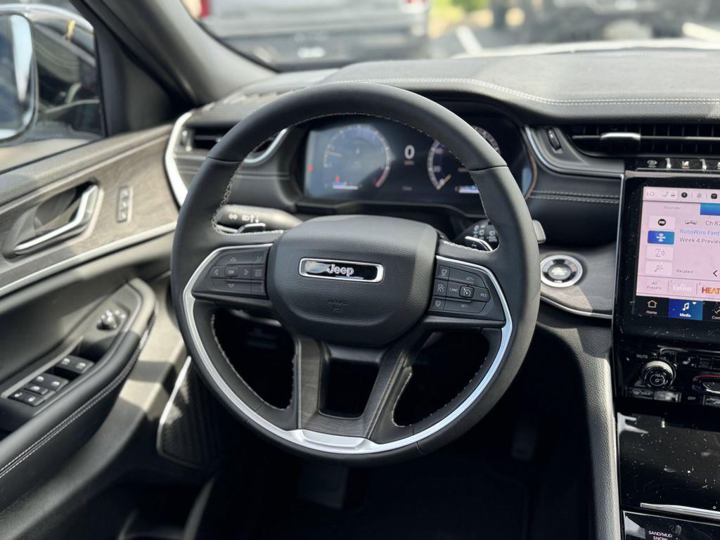 new 2025 Jeep Grand Cherokee car, priced at $53,815