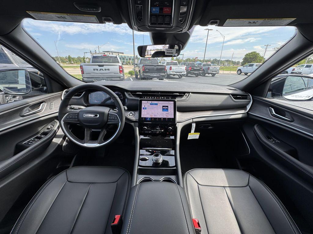 new 2025 Jeep Grand Cherokee car, priced at $53,815