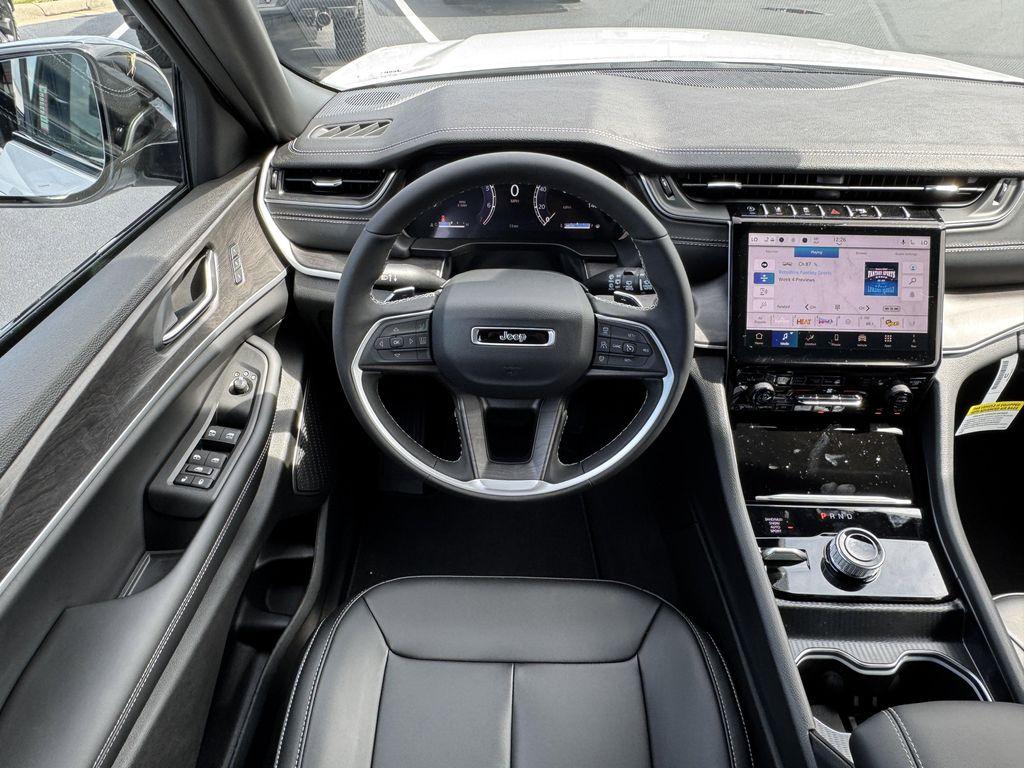 new 2025 Jeep Grand Cherokee car, priced at $53,815