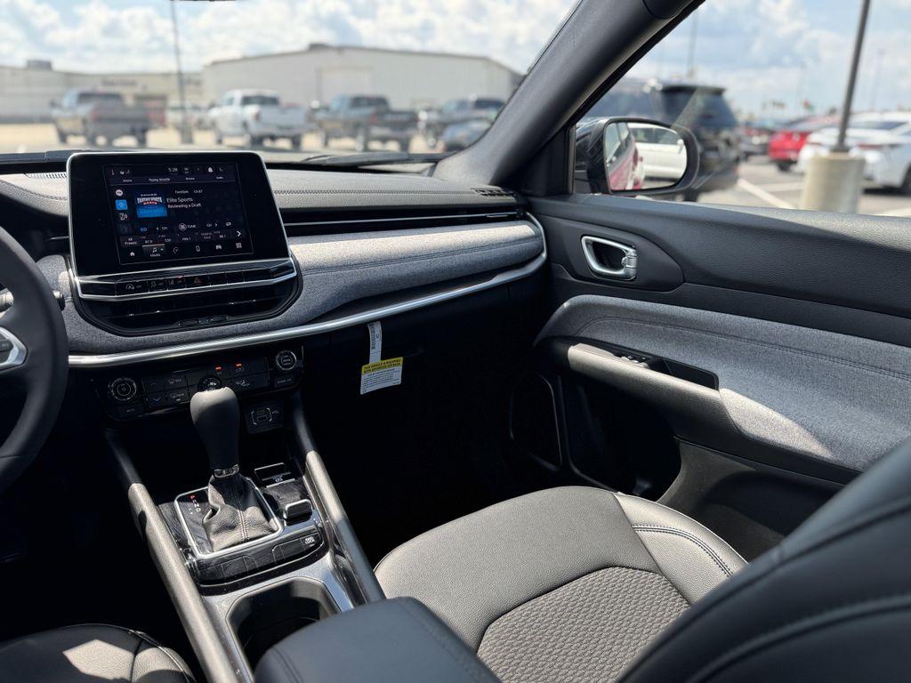 new 2025 Jeep Compass car, priced at $28,897