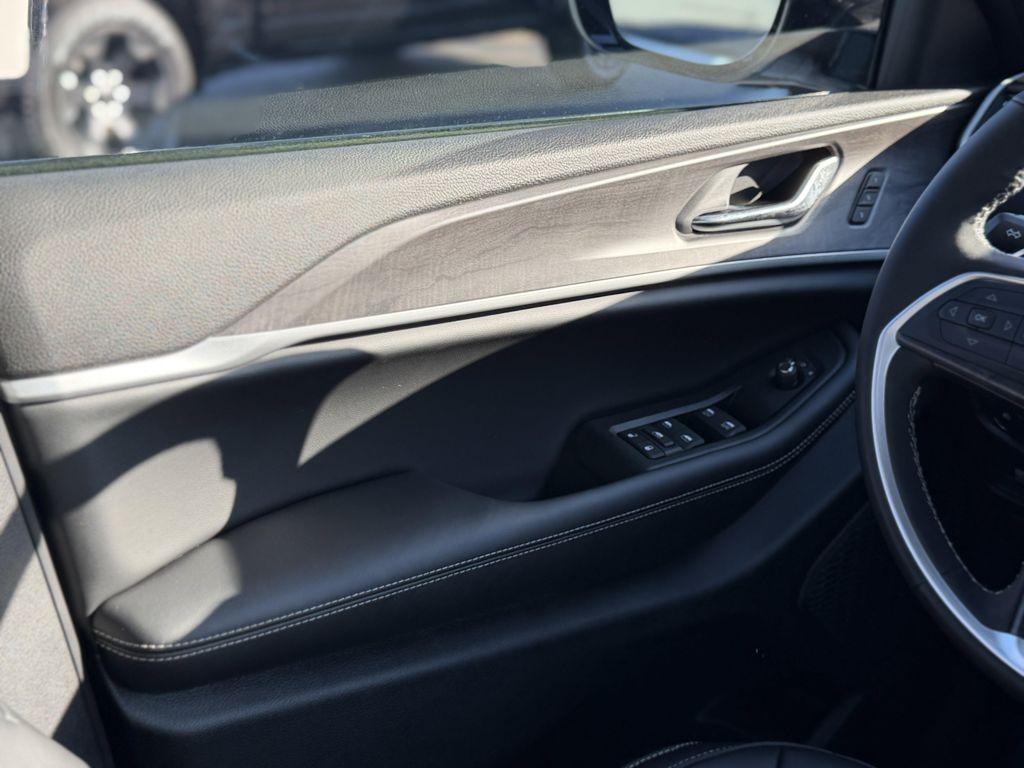 new 2025 Jeep Grand Cherokee L car, priced at $46,354