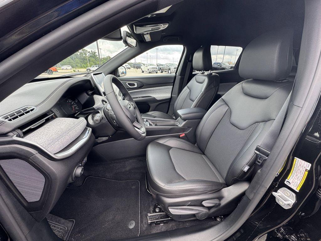 new 2025 Jeep Compass car, priced at $28,684
