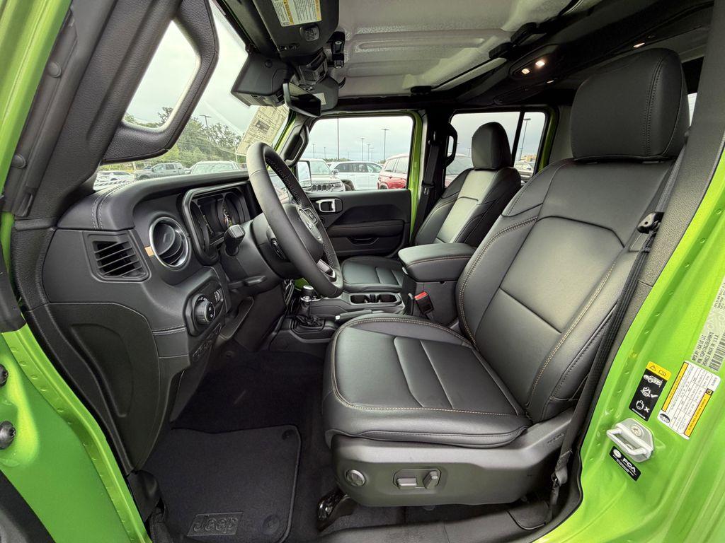 new 2025 Jeep Gladiator car, priced at $48,975
