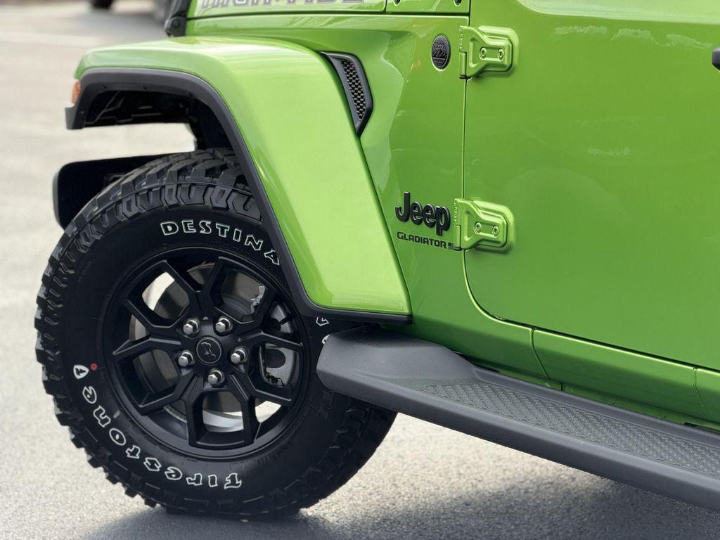new 2025 Jeep Gladiator car, priced at $48,975