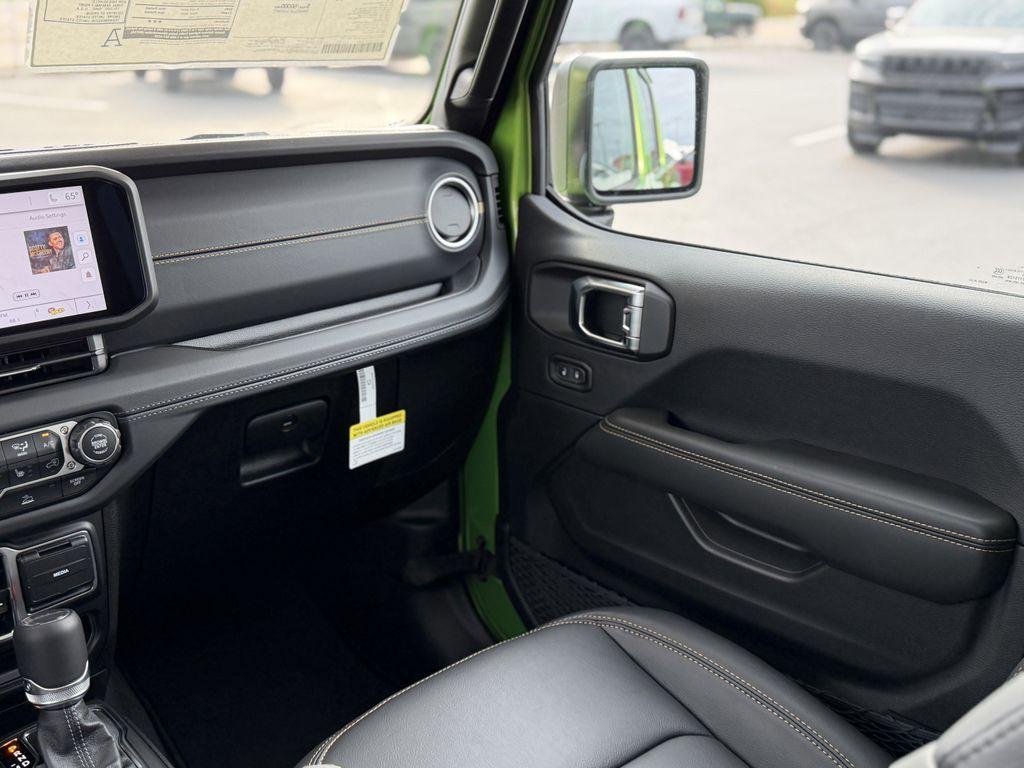 new 2025 Jeep Gladiator car, priced at $48,975