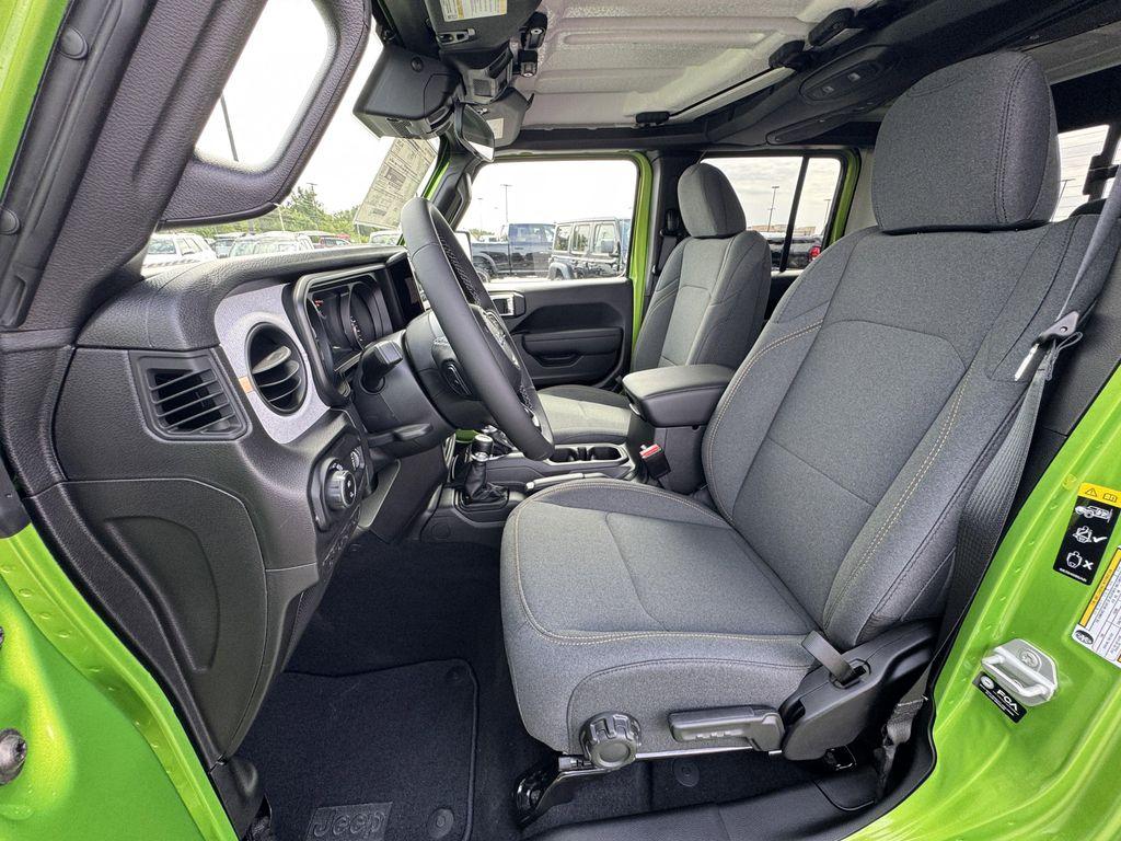 new 2025 Jeep Gladiator car, priced at $47,935