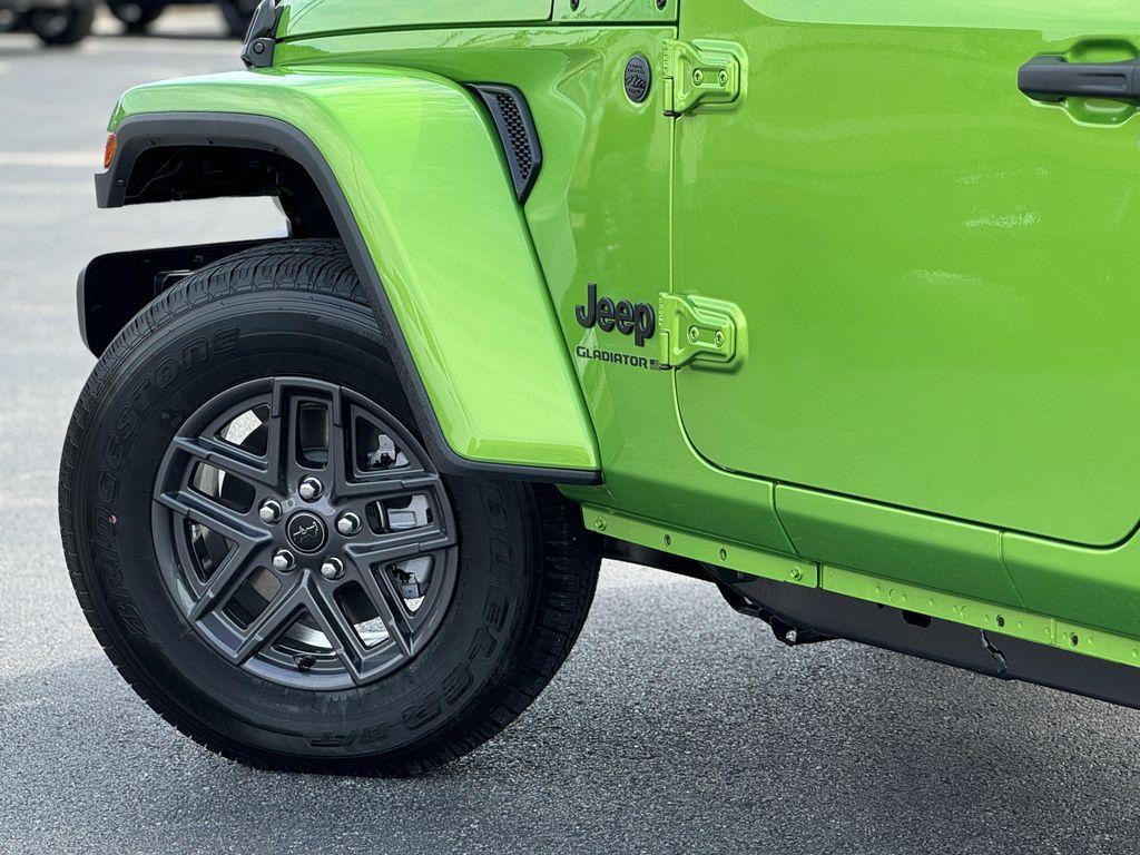 new 2025 Jeep Gladiator car, priced at $47,935