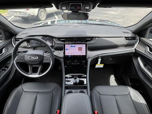 new 2025 Jeep Grand Cherokee car, priced at $42,599