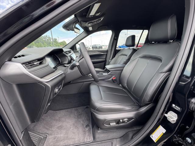 new 2025 Jeep Grand Cherokee car, priced at $42,599