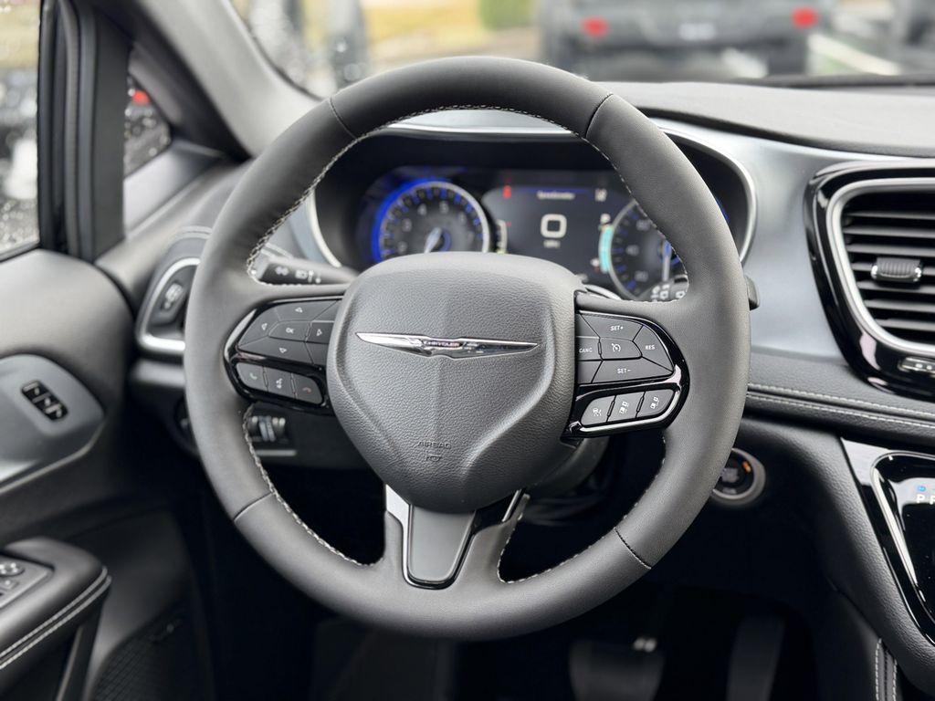new 2026 Chrysler Pacifica car, priced at $54,477