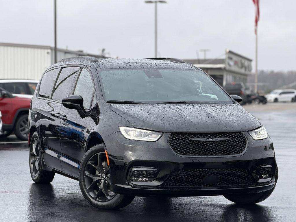 new 2026 Chrysler Pacifica car, priced at $54,477