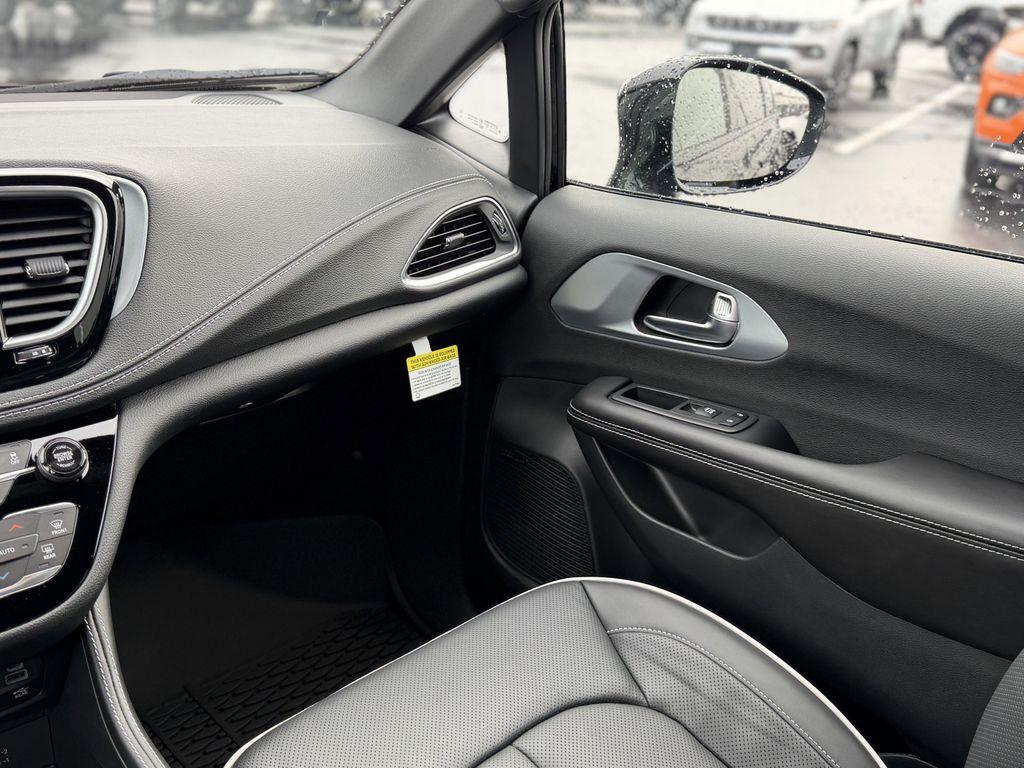 new 2026 Chrysler Pacifica car, priced at $54,477