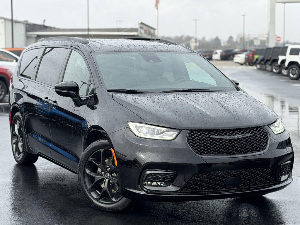 new 2026 Chrysler Pacifica car, priced at $54,477