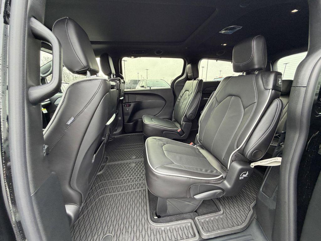 new 2026 Chrysler Pacifica car, priced at $54,477