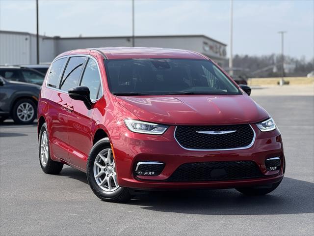 new 2025 Chrysler Pacifica car, priced at $44,640