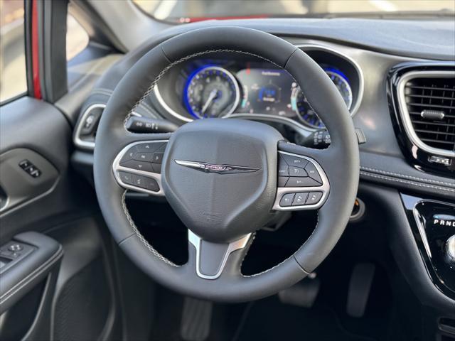 new 2025 Chrysler Pacifica car, priced at $44,640