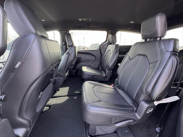 new 2025 Chrysler Pacifica car, priced at $44,640
