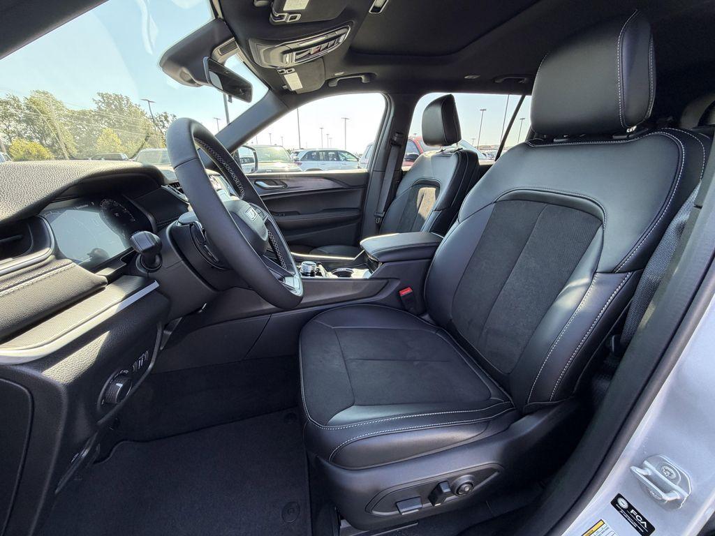 new 2025 Jeep Grand Cherokee L car, priced at $46,068