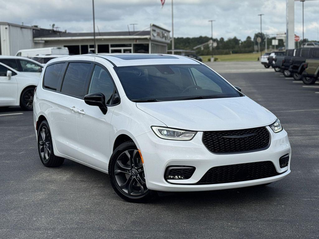 new 2026 Chrysler Pacifica car, priced at $52,655