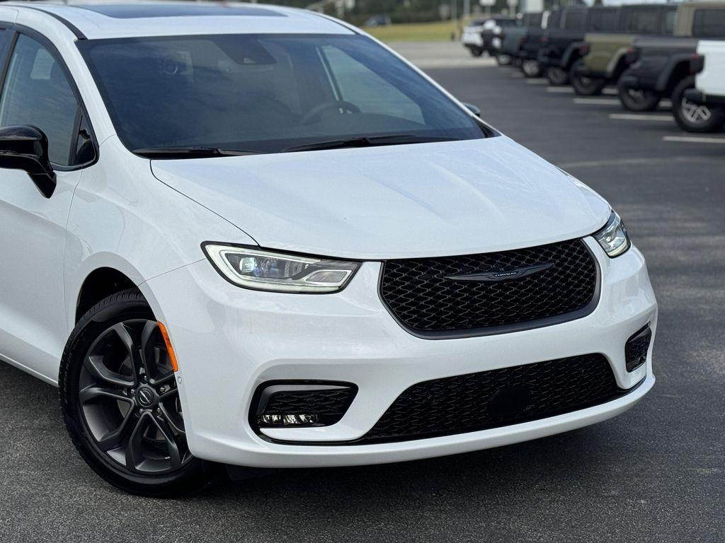 new 2026 Chrysler Pacifica car, priced at $52,655