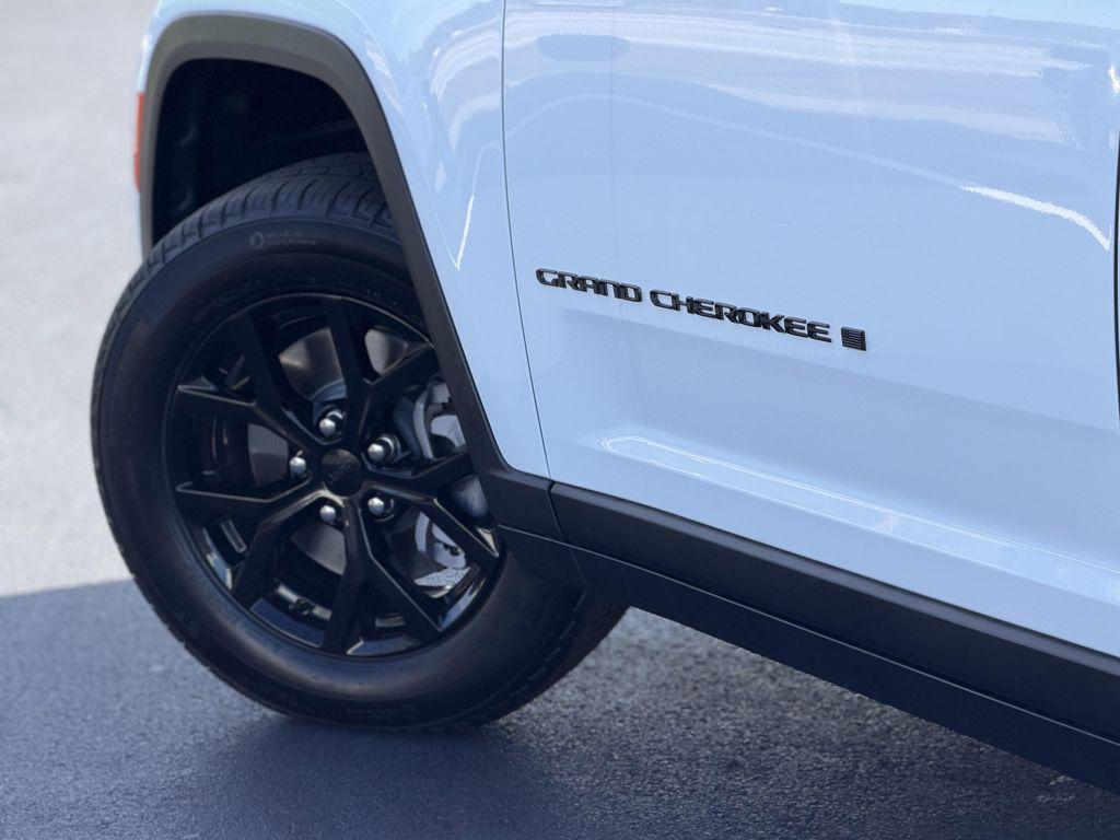 new 2025 Jeep Grand Cherokee L car, priced at $43,552