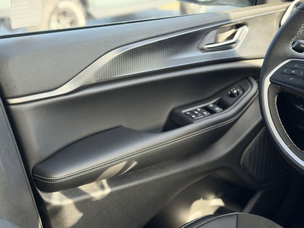 new 2025 Jeep Grand Cherokee L car, priced at $43,552