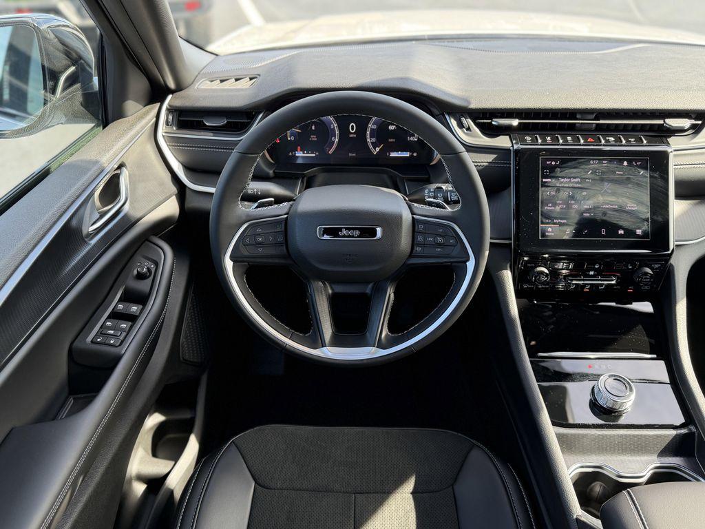 new 2025 Jeep Grand Cherokee L car, priced at $43,552