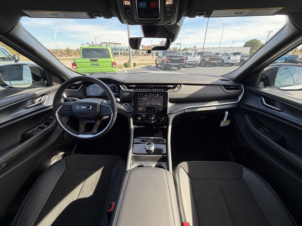 new 2025 Jeep Grand Cherokee L car, priced at $43,552