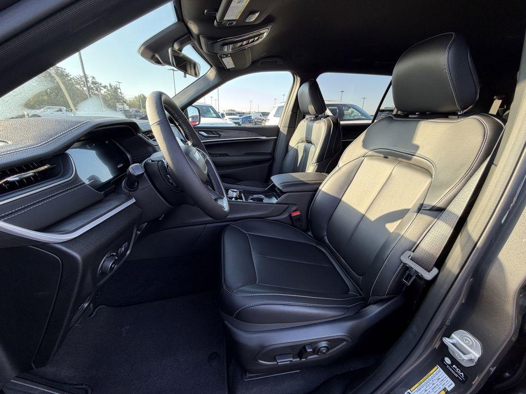 new 2025 Jeep Grand Cherokee L car, priced at $47,200