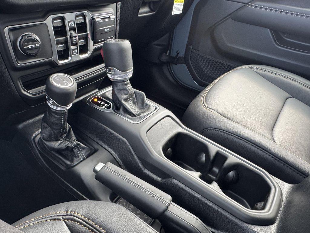 new 2025 Jeep Gladiator car, priced at $46,200