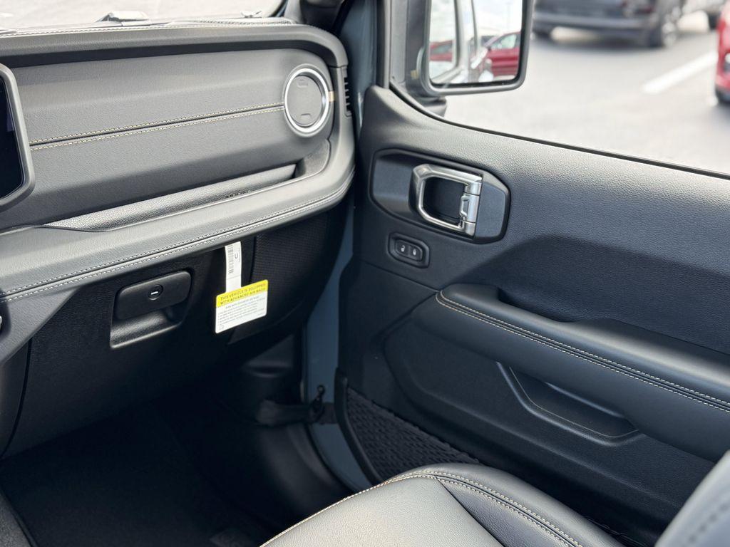 new 2025 Jeep Gladiator car, priced at $46,200