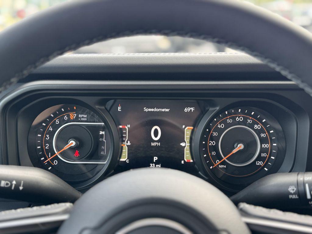 new 2025 Jeep Gladiator car, priced at $46,200