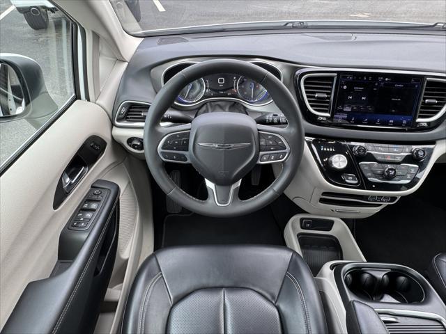 used 2023 Chrysler Pacifica car