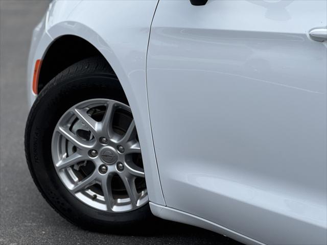 used 2023 Chrysler Pacifica car