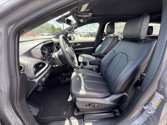 new 2025 Chrysler Pacifica car, priced at $46,535