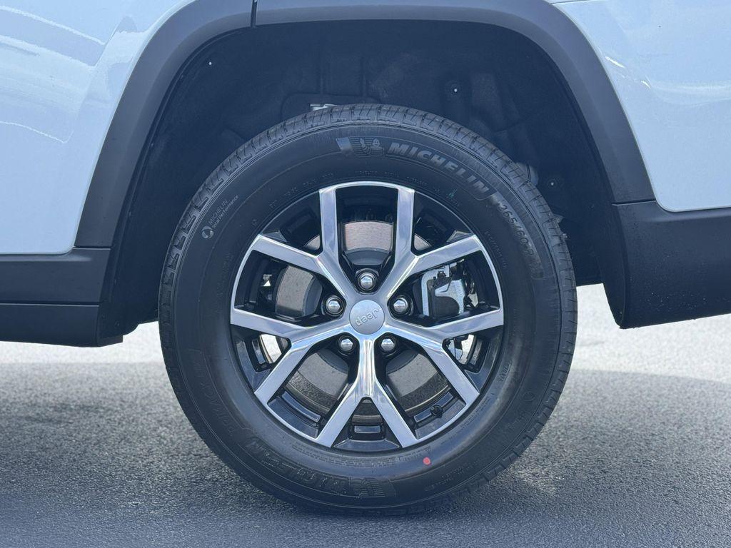 new 2025 Jeep Grand Cherokee L car, priced at $46,068