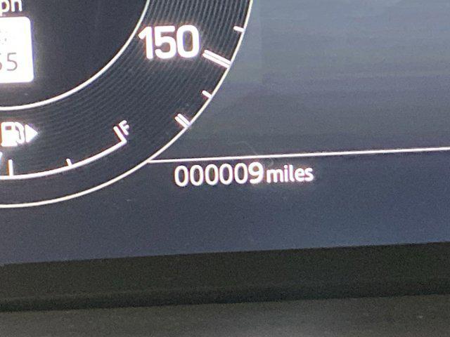 new 2025 Land Rover Discovery car, priced at $67,668