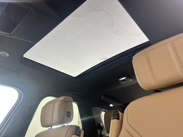 new 2025 Land Rover Discovery car, priced at $81,062