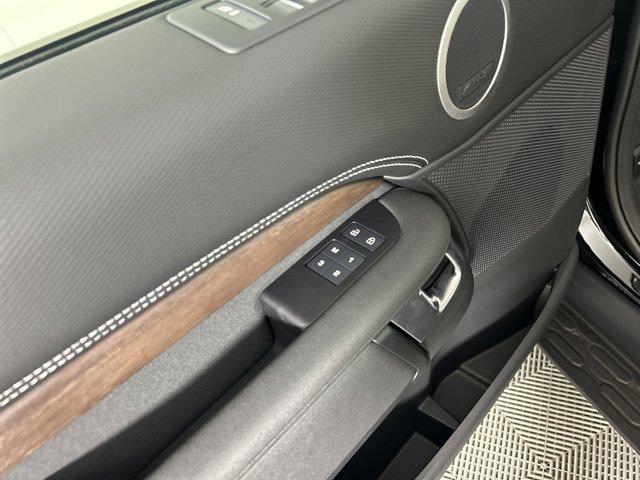 new 2025 Land Rover Discovery car, priced at $81,062