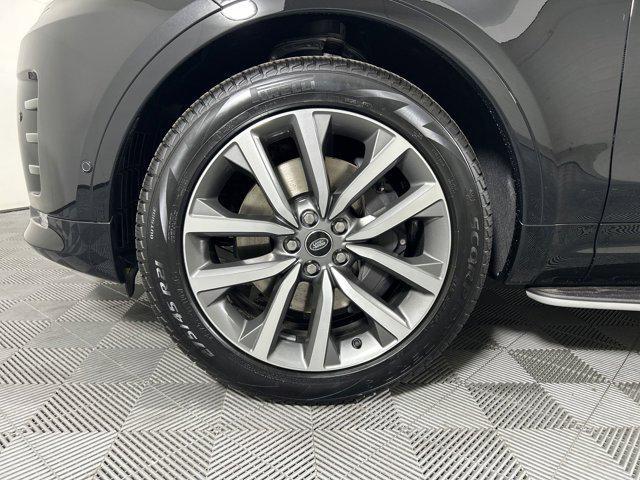 new 2025 Land Rover Discovery car, priced at $81,062