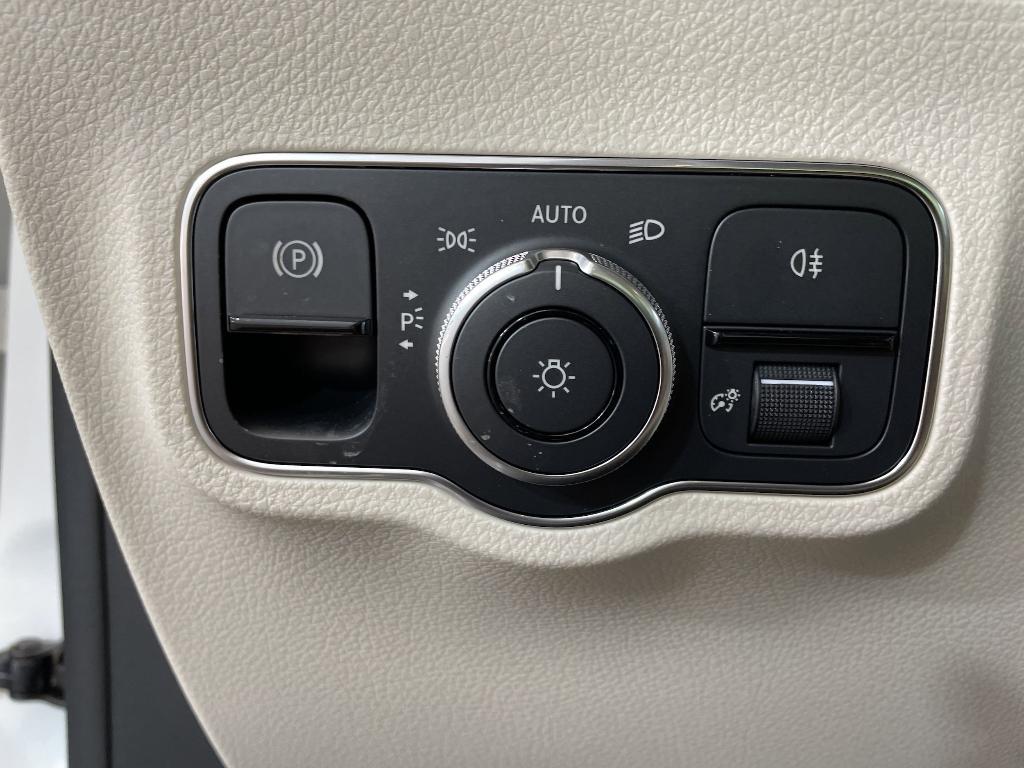 new 2025 Mercedes-Benz EQB 250 car, priced at $57,350